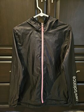 EUC New Balance Women's Hooded Softshell Windbreaker Jacket